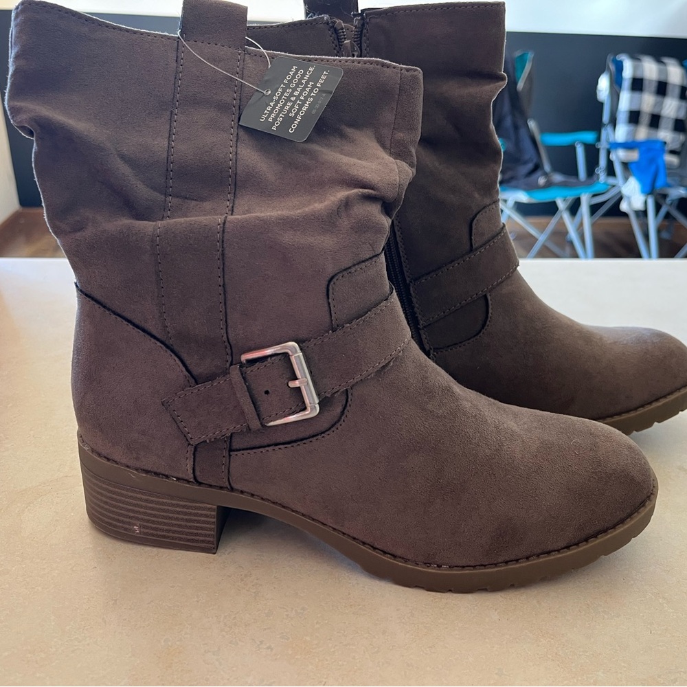 Women's Size 11 Brown Ankle Boots Arizona NEW - Picture 1 of 6